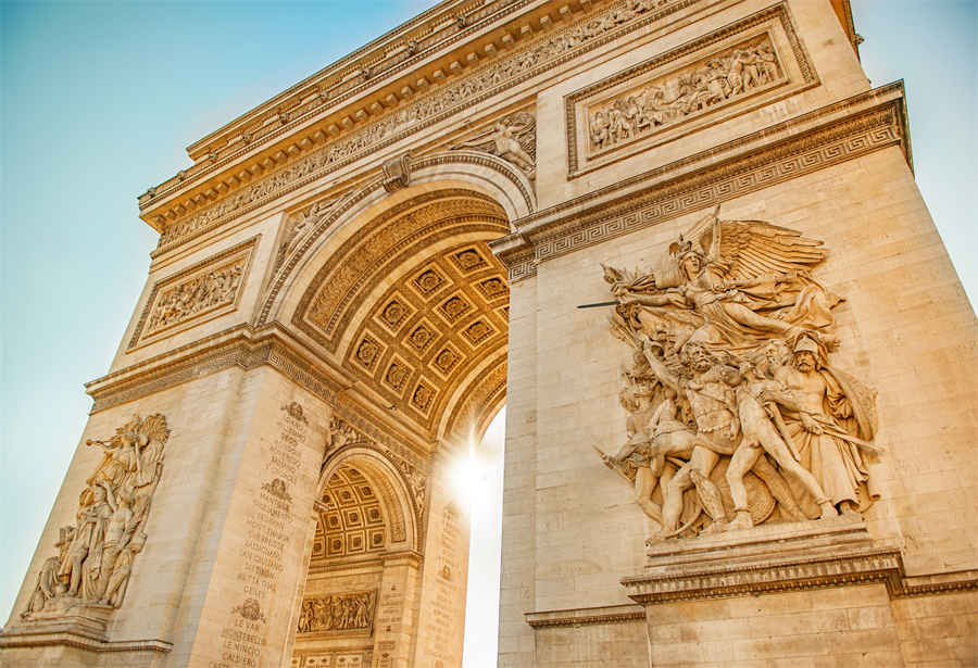 去法国留学一年要花多少钱？
